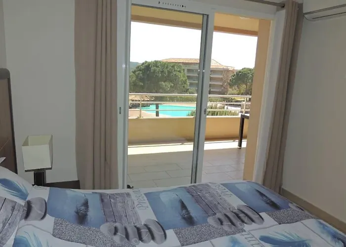 Vue Piscine Dans De Standing Lägenhet Porto-Vecchio (Corsica)